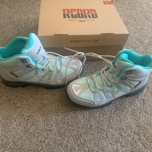 Women’s waterproof hiking boots - Picture 2 of 7